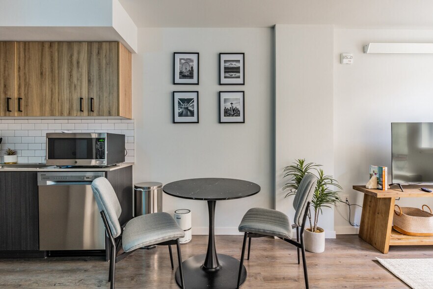 Building Photo - 320 Queen Anne Ave N