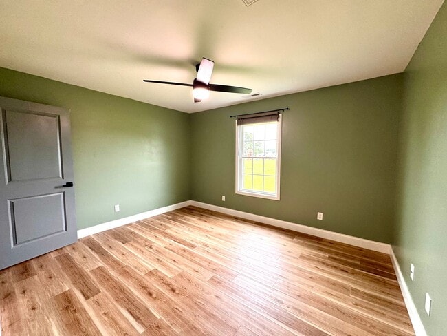 Building Photo - Single Family Home for Rent in Dayton