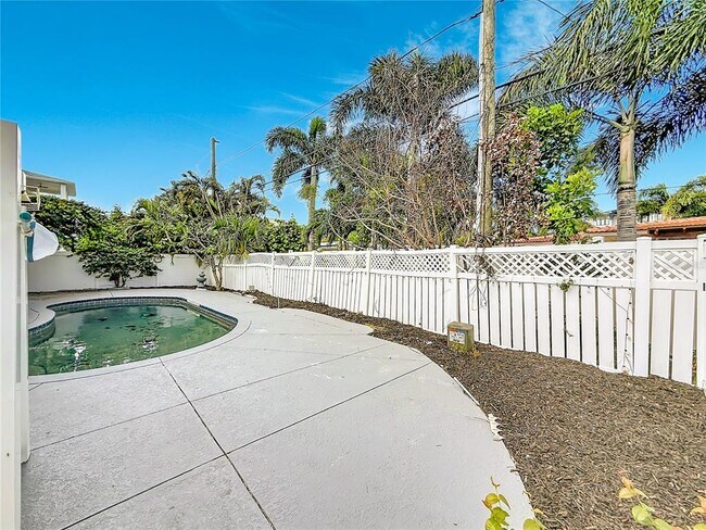 Building Photo - 2472 Tradewinds Dr