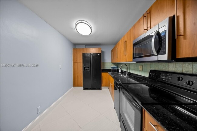Building Photo - 3001 S Ocean Dr