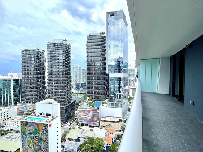 Building Photo - 1010 Brickell Ave