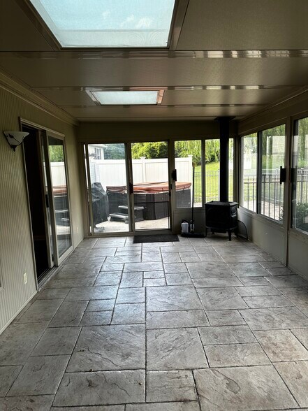 3 season room - 4B Kimberly Ct