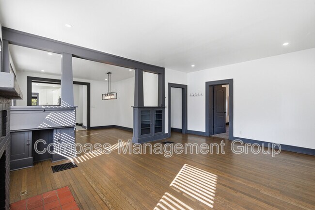 Building Photo - 3227 E 5th Ave