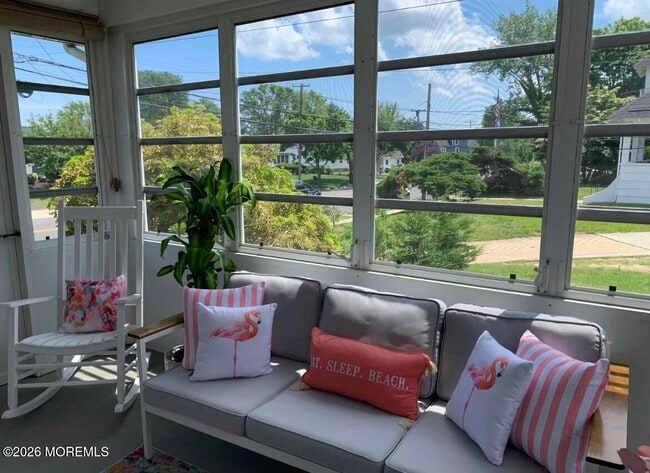 Building Photo - 2001 Main St