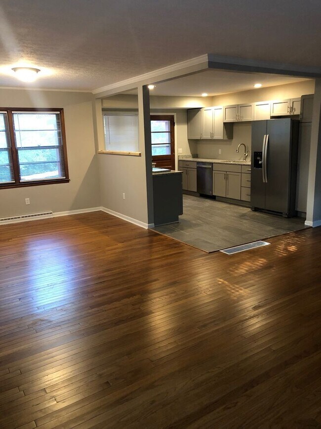 Building Photo - Newly renovated 4BR/2BA home, across from IU Stadium and Golf Course!