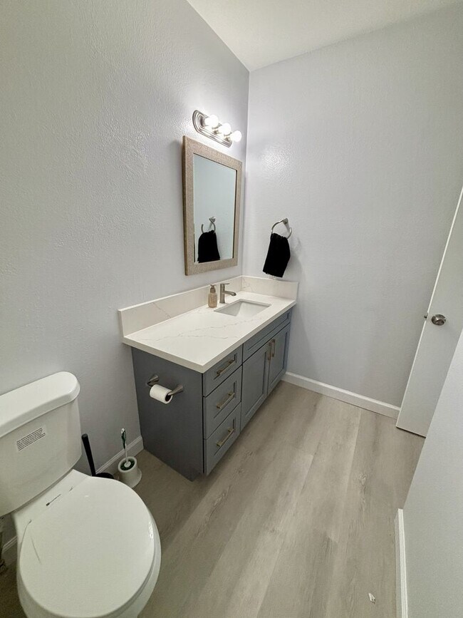 Building Photo - 2 (PRIVATE) BDRM/2-FULL (ON-SUITE) BATHS I...