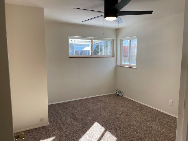 Building Photo - Great 2 Bed 1 Bath Speer/ Country Club