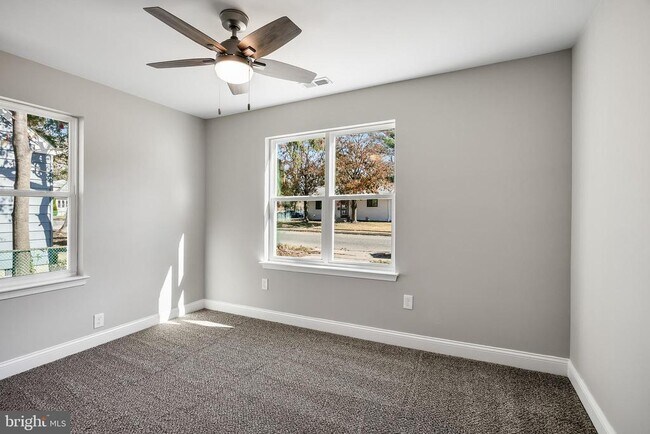 Building Photo - 104 W Park Ave