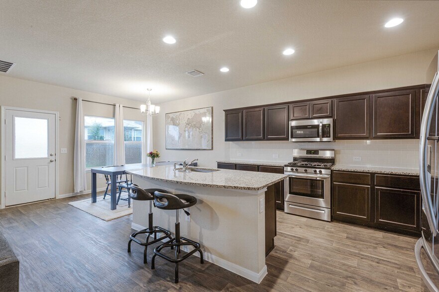 Building Photo - 14000 Heidhorn Dr