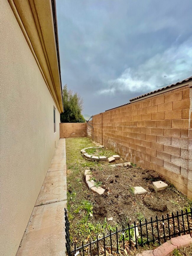 Building Photo - Rock Hampton Home in Hurricane