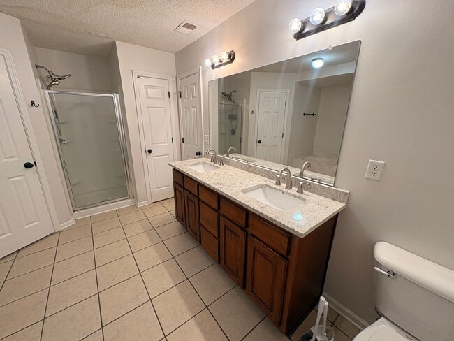 Building Photo - Arlington Home Ready To Be Yours! 3 Bedrooms Downstairs! Pets Are Welcome, Fees Apply!