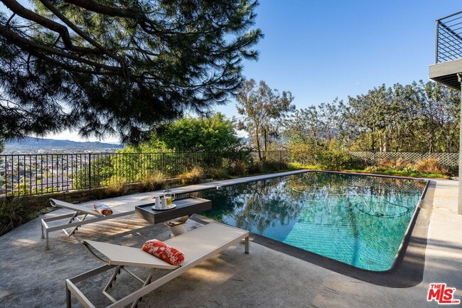 Building Photo - 1313 Corona Dr