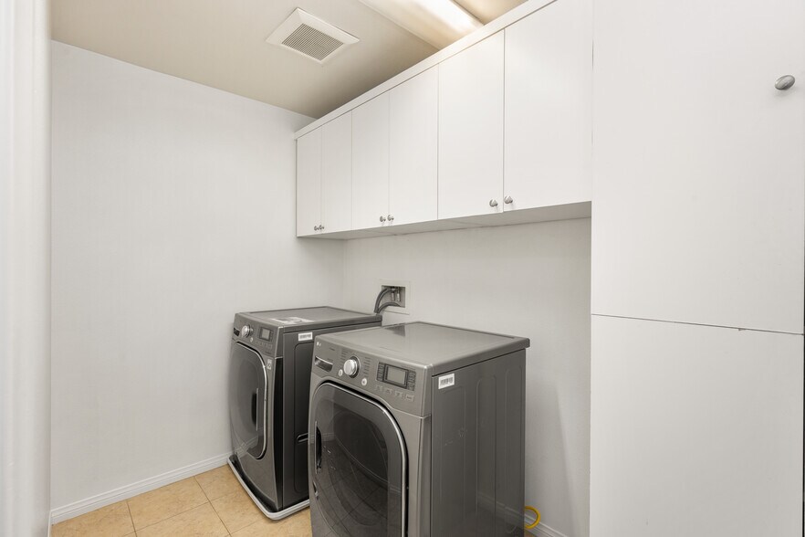 Building Photo - 89 Keepsake