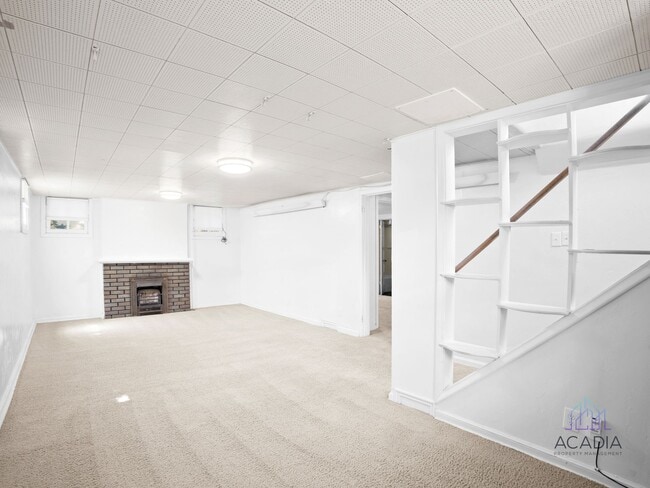 Building Photo - Charming, private basement apartment, enjoy your first month rent-free!