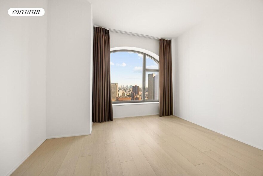 Building Photo - 130 William St