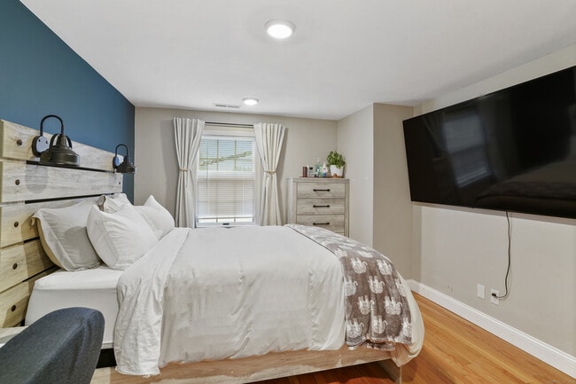 Building Photo - 253 Porter Ave