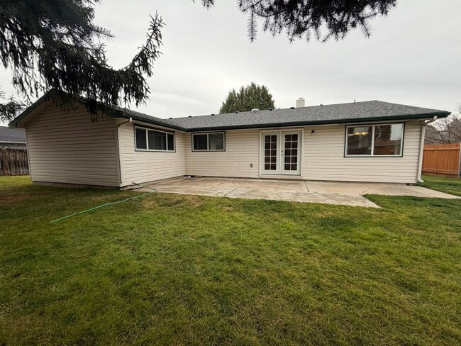 Building Photo - Beautiful 4 bed 2 bath home in Boise just off E Bergeson St