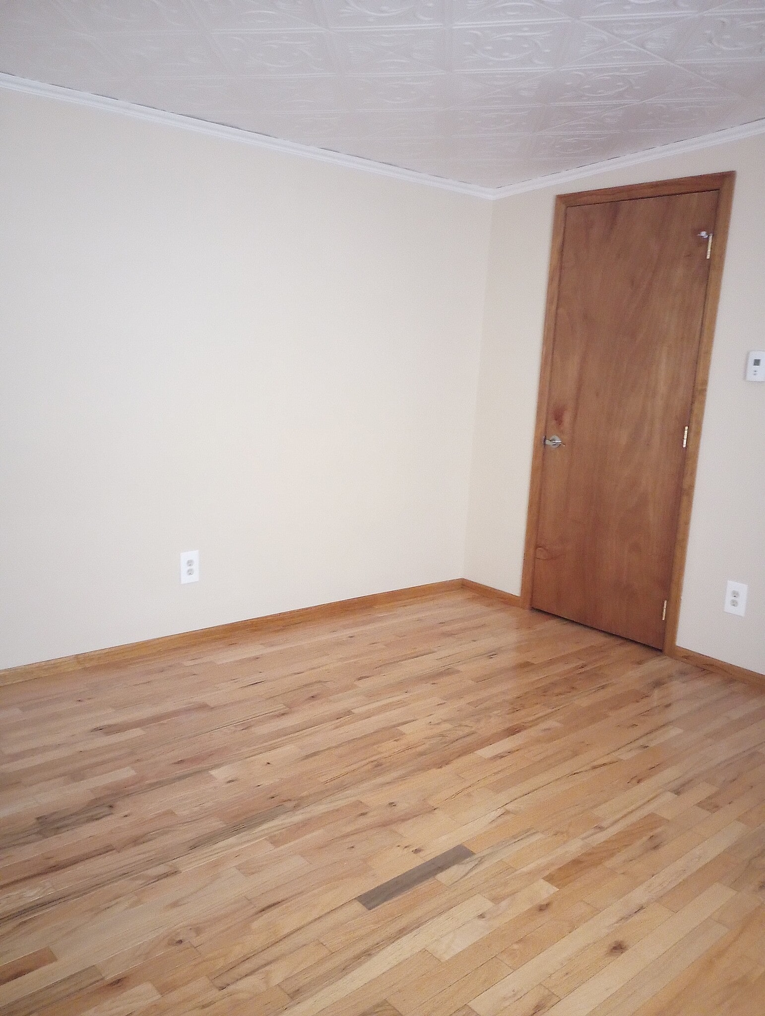 Bedroom with walk in closet - 28057 Knowles Rd