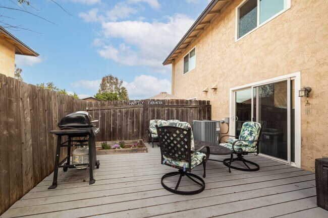 Building Photo - Beautiful 2 Bedroom Townhouse in Santee | Spacious Yard!