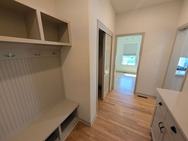 Building Photo - 5011 Clearwater Dr