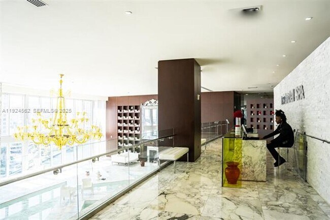 Building Photo - 495 Brickell Ave