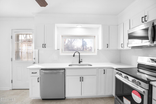 Building Photo - 188 Hackett Blvd