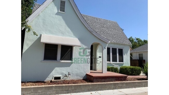 Building Photo - Charming 2 Bedroom Home Available Near Dow...