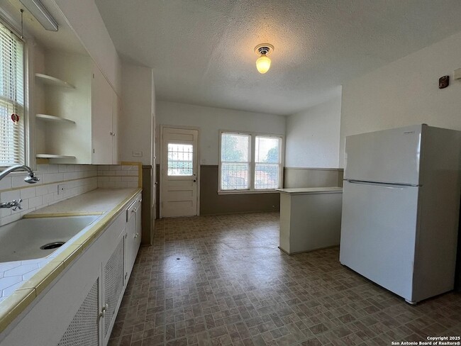 Building Photo - 249 E Lullwood Ave