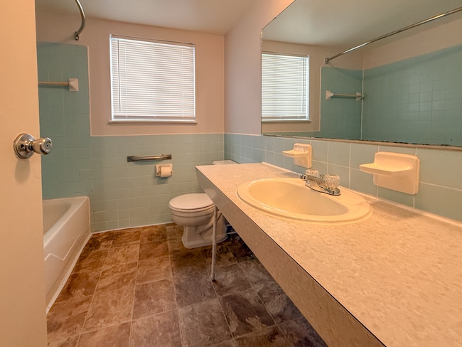 Bathroom - Waverly Flatz