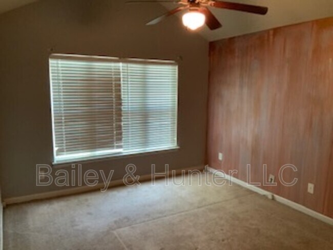 Building Photo - 473 Mulberry Row