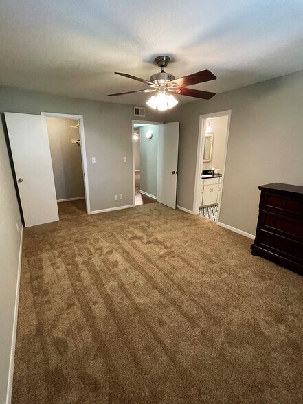 Master Bedroom - 6216 Robinson St