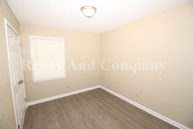 Building Photo - 324 McFarland Dr