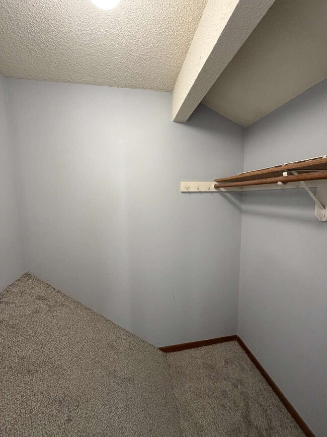 Building Photo - Newly renovated 2-bedroom 1.5 bath townhouse Near Merle Hay Mall!