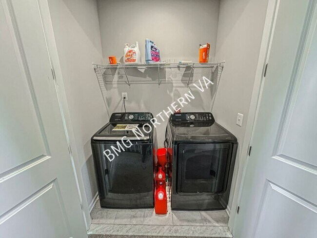 Building Photo - 42961 Running Creek Square