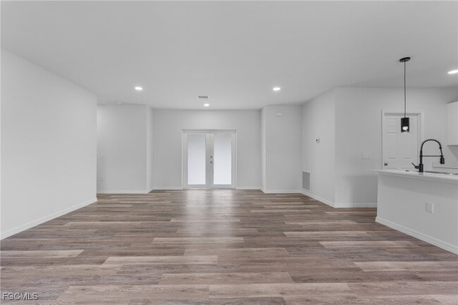 Building Photo - 945 Butler St E