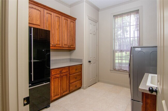 Building Photo - 10111 Bluffview Cir