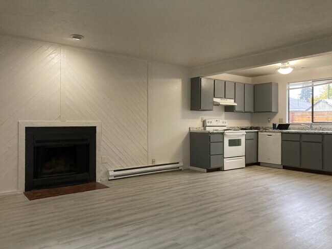 Living Room w/ Fireplace - 417 E Wabash Ave