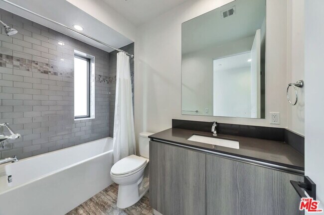 Building Photo - 1824 Redondo Blvd