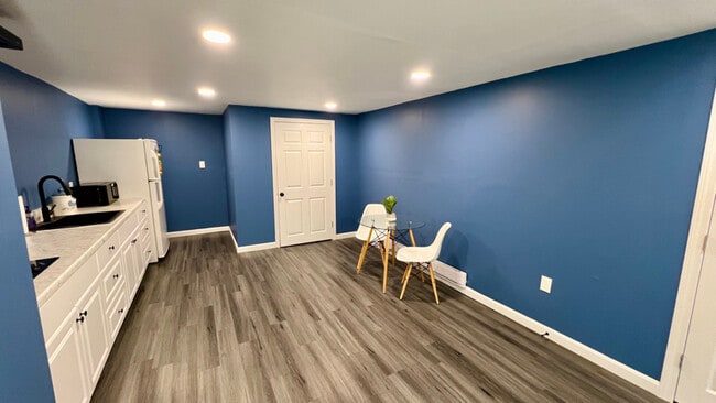 Building Photo - 58 Dartmouth Dr