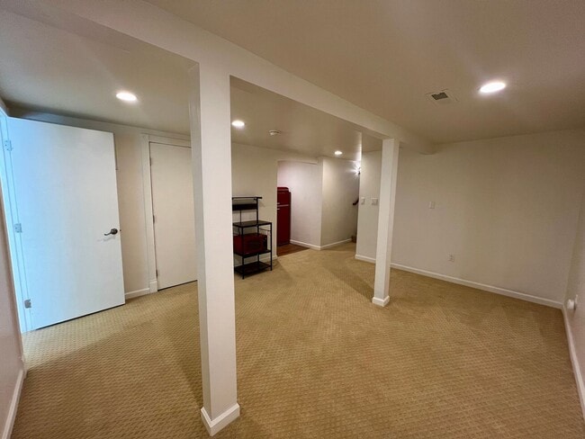 Building Photo - Cozy 1 bedroom with Kitchenette available ...