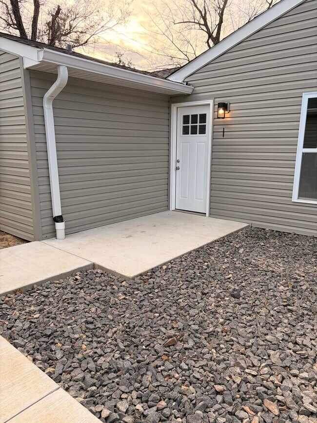 Building Photo - 1 Holding Ln