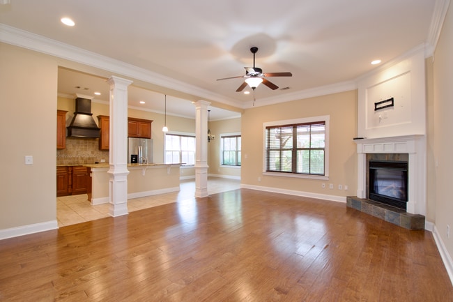 Building Photo - Executive Rental in Cypress Point S/D