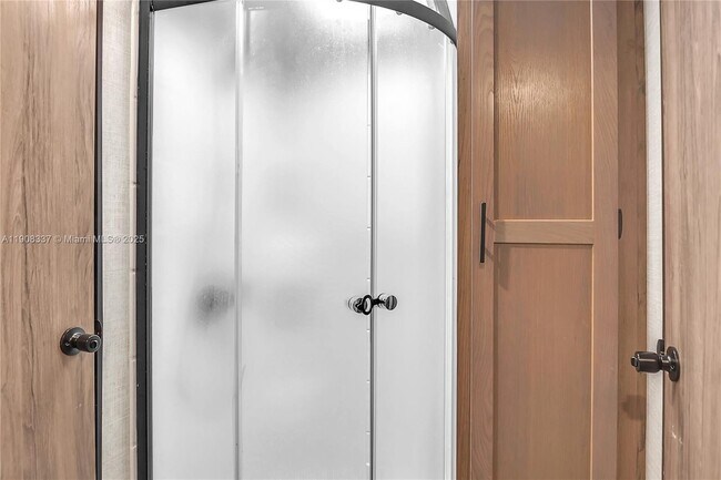 Building Photo - 6036 Polk St