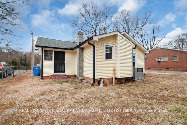 Building Photo - Charming Downtown Albemarle Cottage with Timeless Appeal
