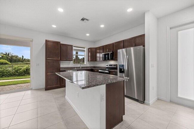 Building Photo - 4440 Longwood Lake Sq