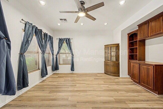 Building Photo - 6355 W Sophie Ln