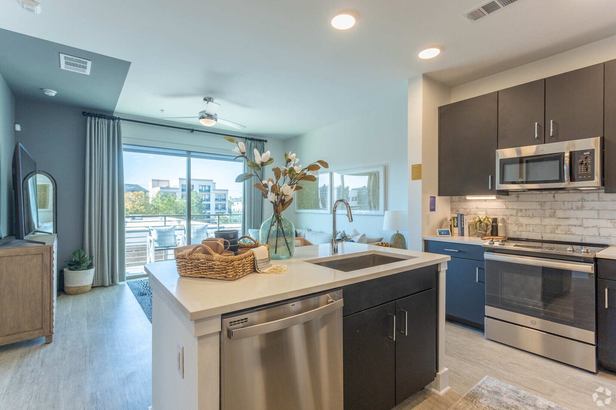 Alta Washington 6400 Washington Ave Houston TX 77007 Apartment Finder