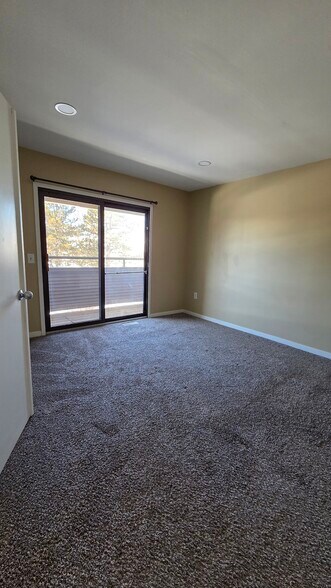 Building Photo - 653 Glasgow Ct