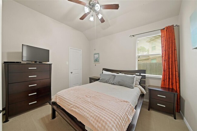 Building Photo - 2402 Via Montesano