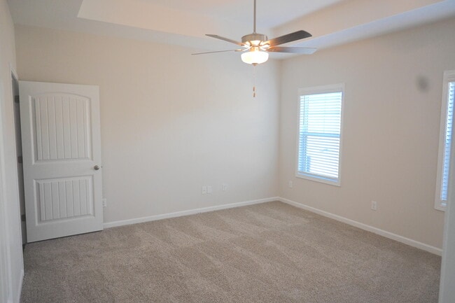 Building Photo - 983 Manitou Cir